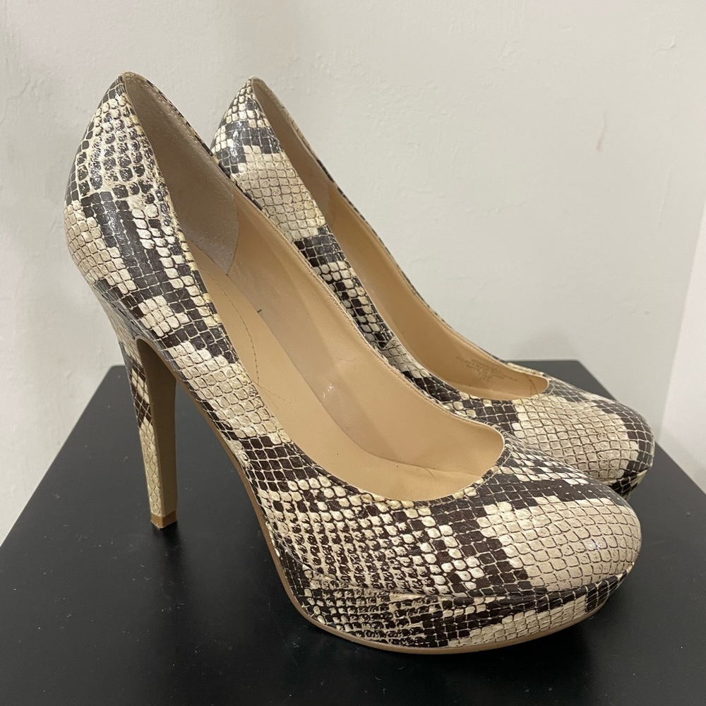 Snake print Guess  sandal